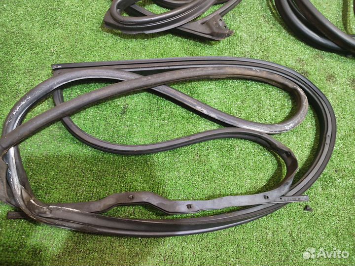 Резинки дверей Mercedes w124