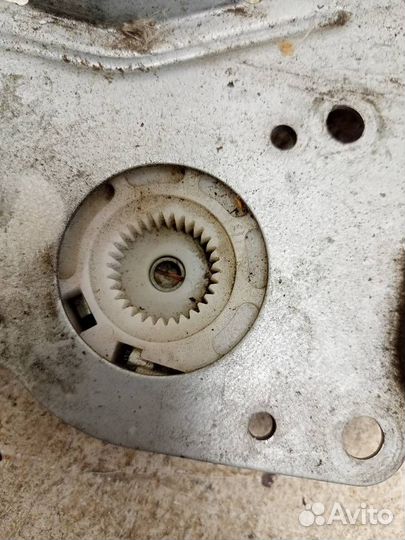 Стеклоподъемник электрический задний правый