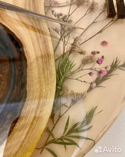 Часы настенные из эпоксидной смолы и дерева