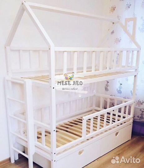 Детская двухъярусная кровать