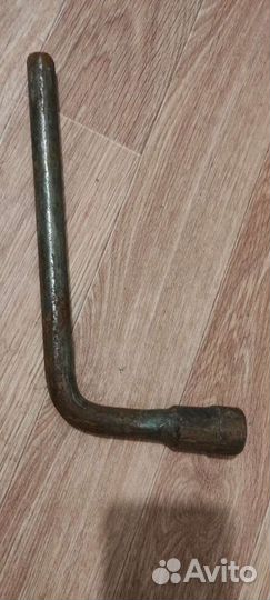 Ключ балонный 24