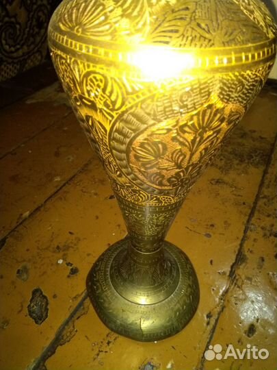 Металлическая ваза