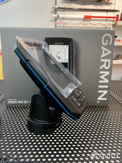 Эхолот Garmin Striker Vivid 4cv с трансдьюсером GT