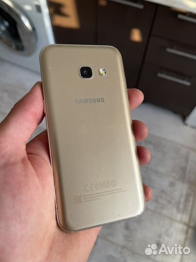Телефон Samsung Galaxy A3