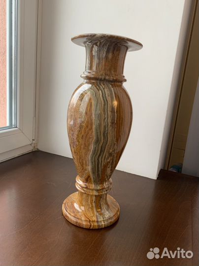 Ваза из оникса