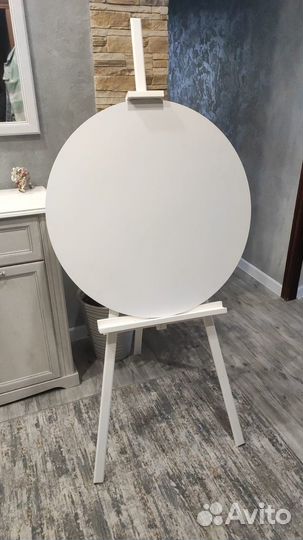 Бенто-зона. Аренда мольберта