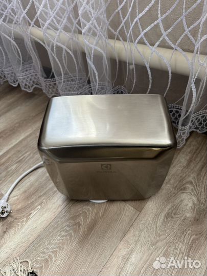 Сушилка для рук electrolux
