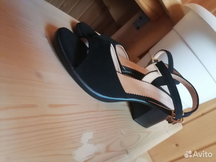 Бархатные босоножки