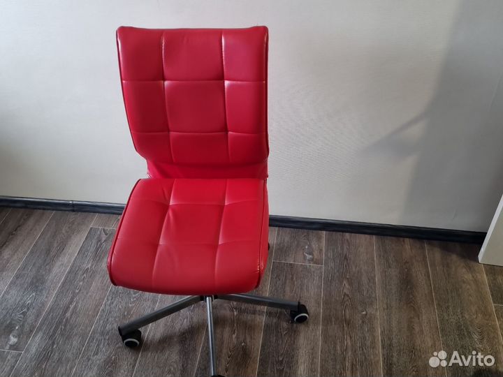 Офисное кресло