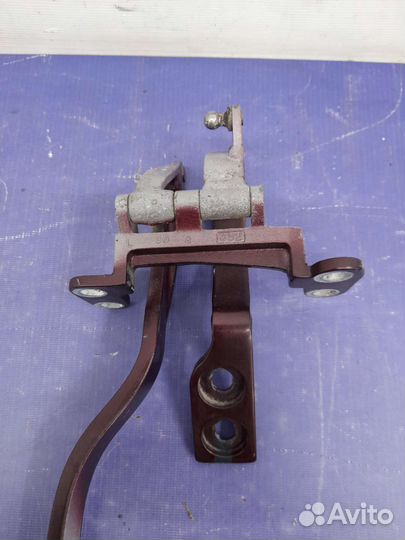 Петля двери багажника задняя левая Porsche