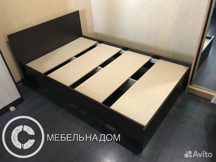 Кровать