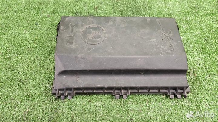 Крышка блока предохранителей (моторный отсек) Ope