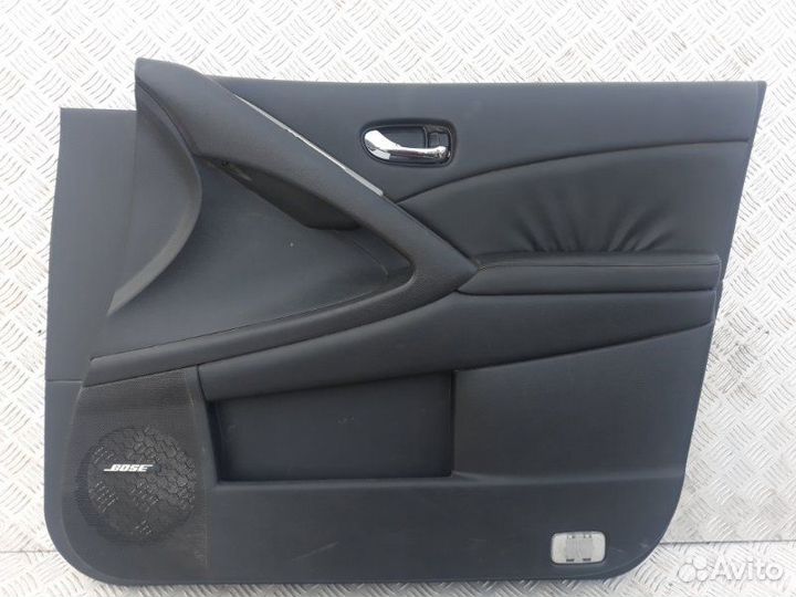 Обшивка двери прав. перед. Nissan Murano