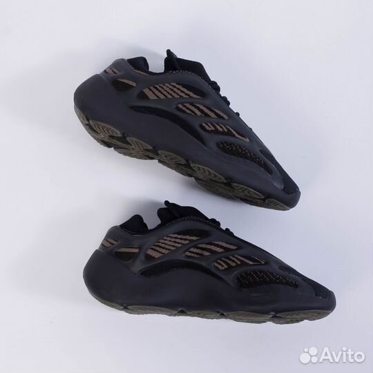 37 Кроссовки Adidas Yeezy Boost 700 V3, Clay Brown