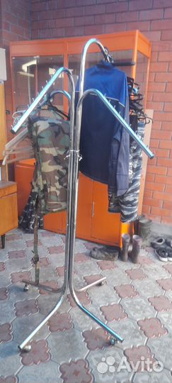 Вешалка напольная металлическая для одежды