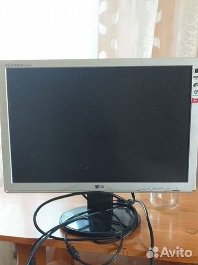 ЖК Монитор LG 19