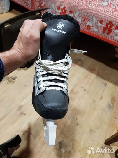 Коньки хоккейные