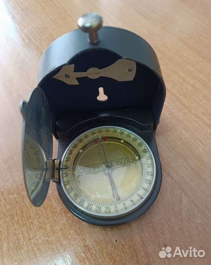 Старый трофейный компас времён войны