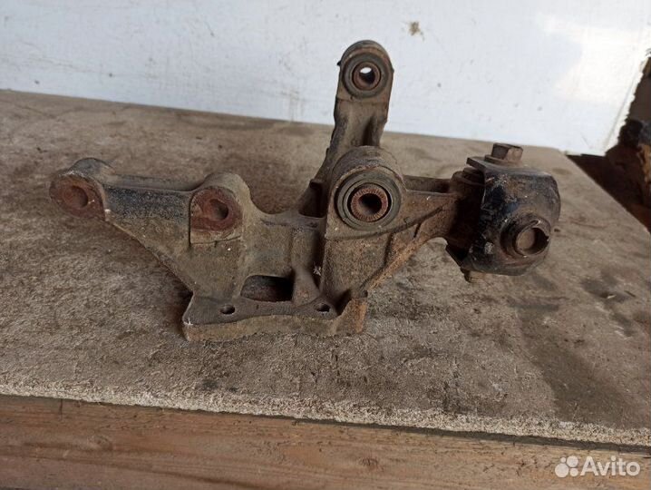 Кулак поворотный задний правый Toyota Camry V30