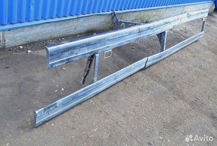 Боковой спойлер по раме, левый scania P-series (01