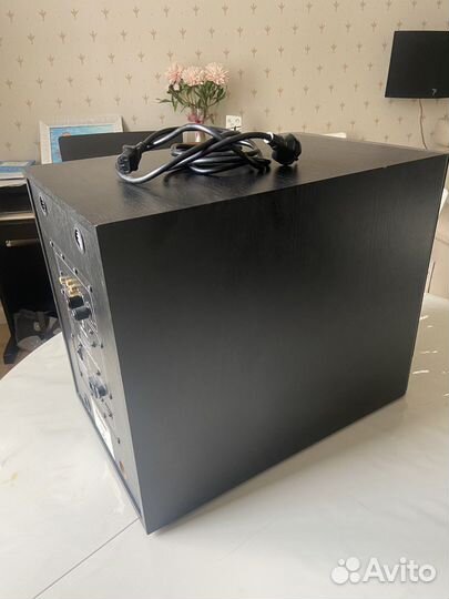 Сабвуфер Focal SW700