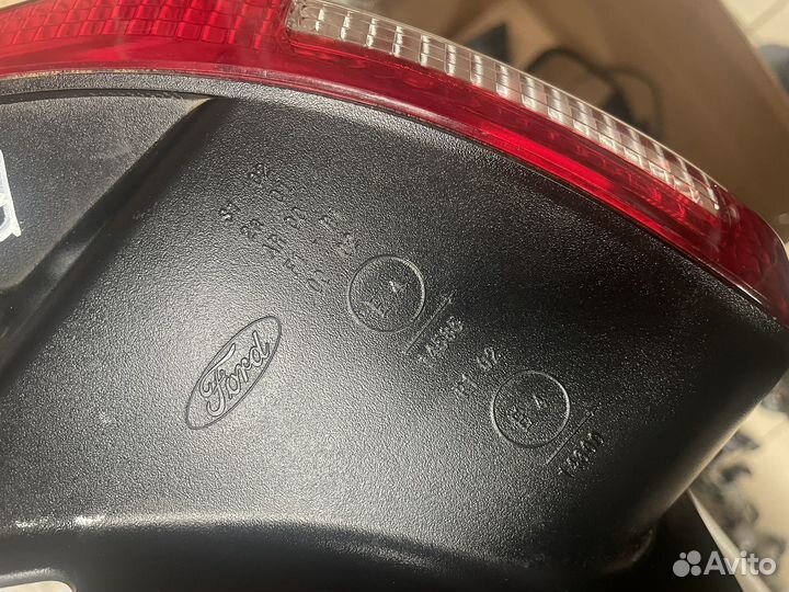 Фонарь правый Ford Focus 3 хэтчбек 1825319