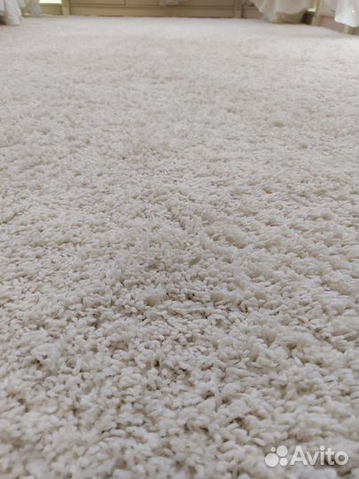 Ковролин-ковровый бело-молочного цвета. 4х2,50