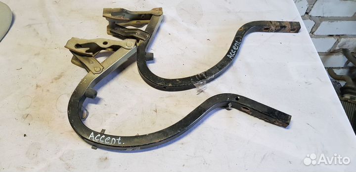 Hyundai Accent седан 2005 Петли Крышки Багажника