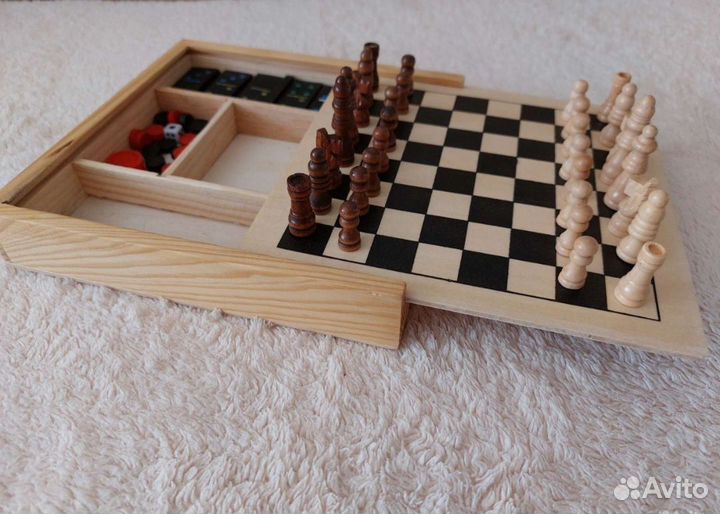 Шашки,шахматы,нарды,домино.Четыре игры в наборе