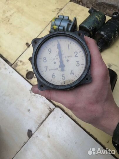 Тахометр тэ-204