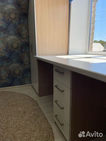 Рабочая зона около окна