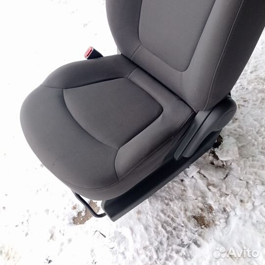 Переднее левое сиденье Chevrolet Spark M300