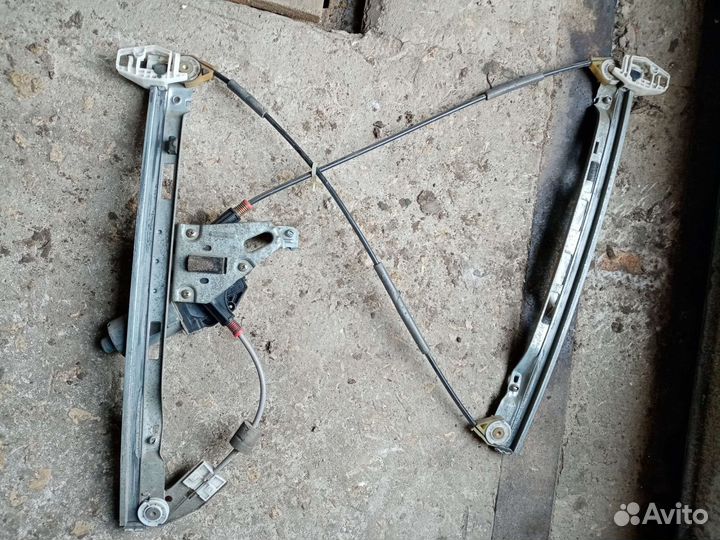 Стеклоподъемник электрический передний Пежо 206