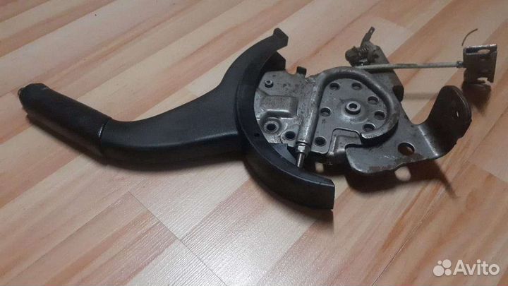Mitsubishi lancer 10 Рычаг стояночного тормоза