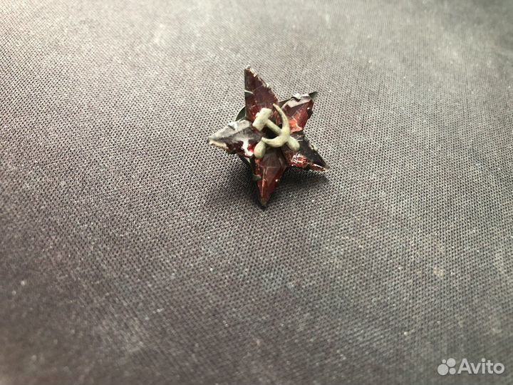 Стеклянная звезда на фуражку или лацкан пиджака