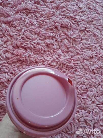 Стакан с крышками и пробки для бутылок