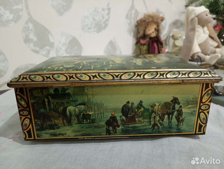 Антикварная жестяная коробка