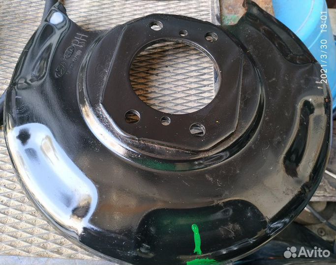 KIA Soul 2 задняя левая ступица части