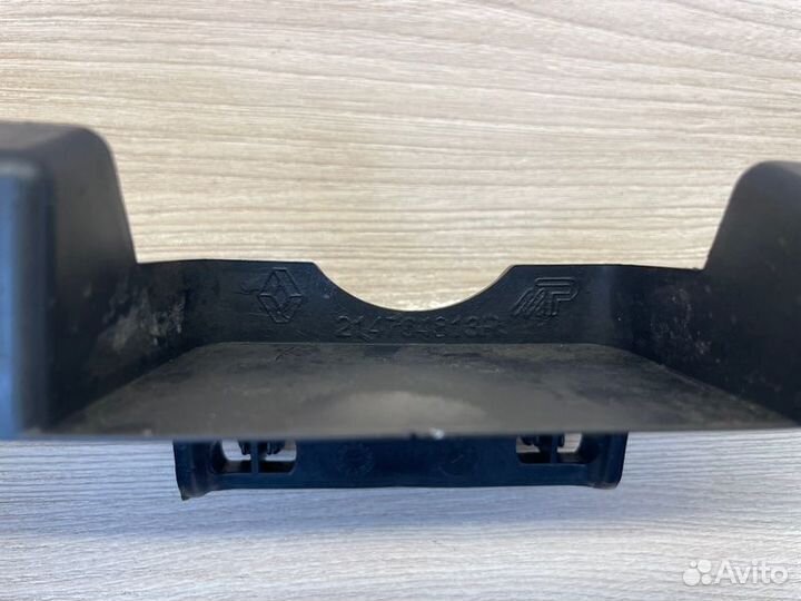 Дефлектор радиатора Renault Logan