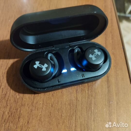 Беспроводные наушники jbl under armour