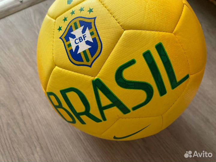 Футбольный мяч