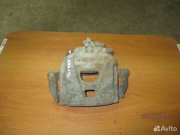 Суппорт передний левый Tiguan Фольксваген Тигуан