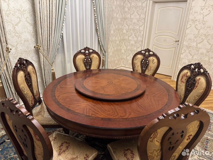 Кухонный стол и стулья