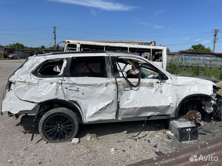 Mitsubishi Outlander 2.4 CVT, 2020, битый, 7 000 км