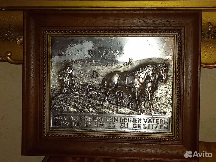 Антикварная плакета пахарь