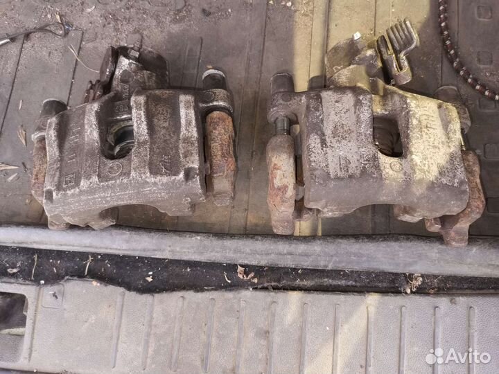 Тормозной суппорт задний фф2