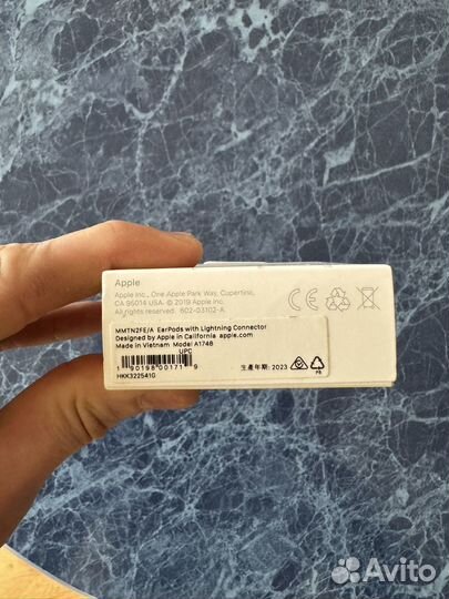 Apple earpods lightning connector