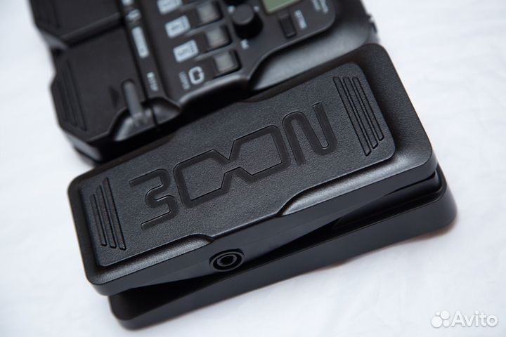 Гитарный процессор Zoom G1X four