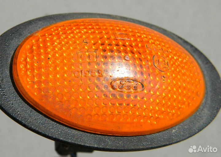 Повторитель в крыло Ford Fiesta 4