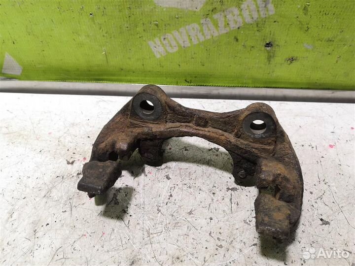 Скоба суппорта заднего Мерседес Бенз 211 Е класс